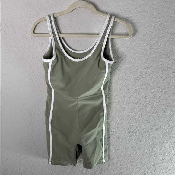 WILO Melbourne Australia Ribbed Athletic Romper Bodysuit Sage Green Size S - Picture 3 of 6